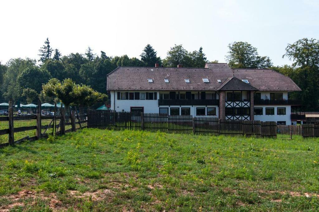 Hotel-Restaurant Johanniskreuz Trippstadt Exterior foto
